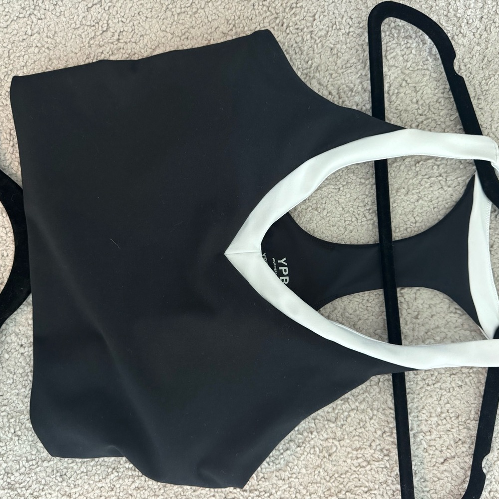 Abercrombie & Fitch Black and White Crop Top